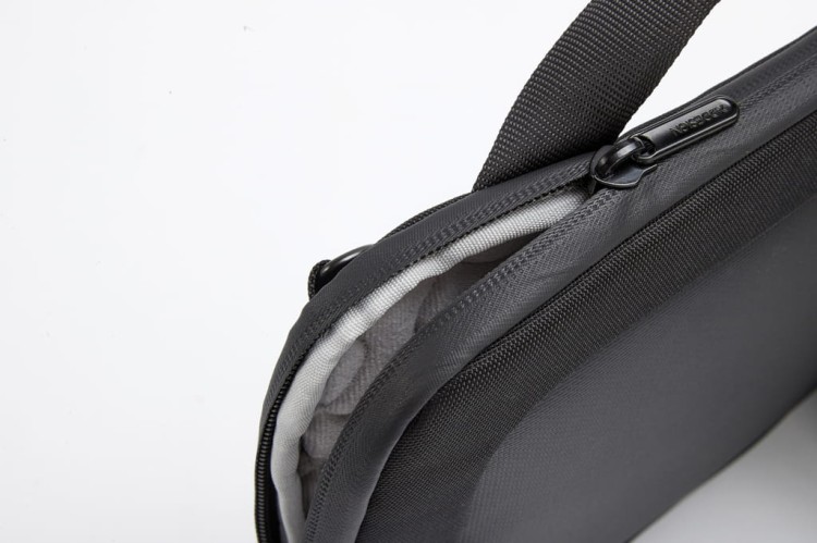 detale-wykonania-torby-xd-design-laptop-bag-executive-rpet.webp
