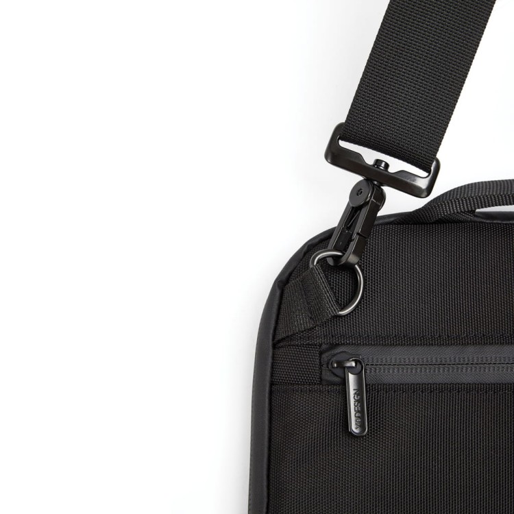 detale-wykonania-torby-xd-design-laptop-bag-executive-rpet.webp