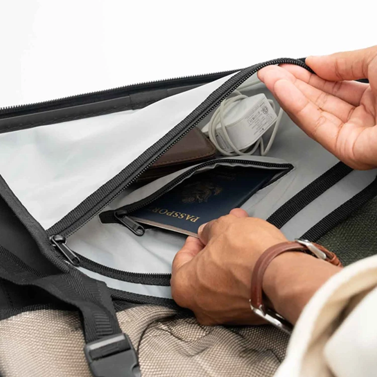 kieszen-na-paszport-walizka-ogio-renegade-vault.webp