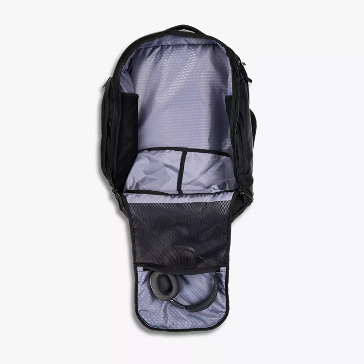 wnetrze-torby-ogio-pace-pro-max-45l-komora-glowna.webp