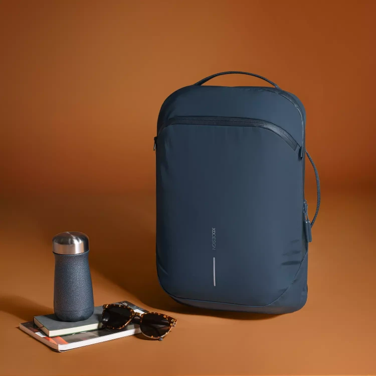 plecak-antykradziezowy-xd-design-bobby-air-navy-lifestyle.webp