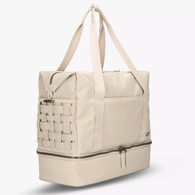 damska-torba-podrozna-ogio-rise-weekender-36l-bezowa-laptop.webp