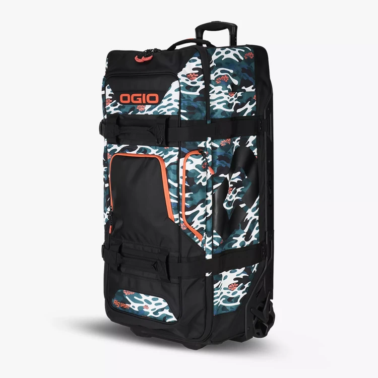 torba-podrozna-ogio-rig-st-na-kolkach-Wave Camo-bok.webp
