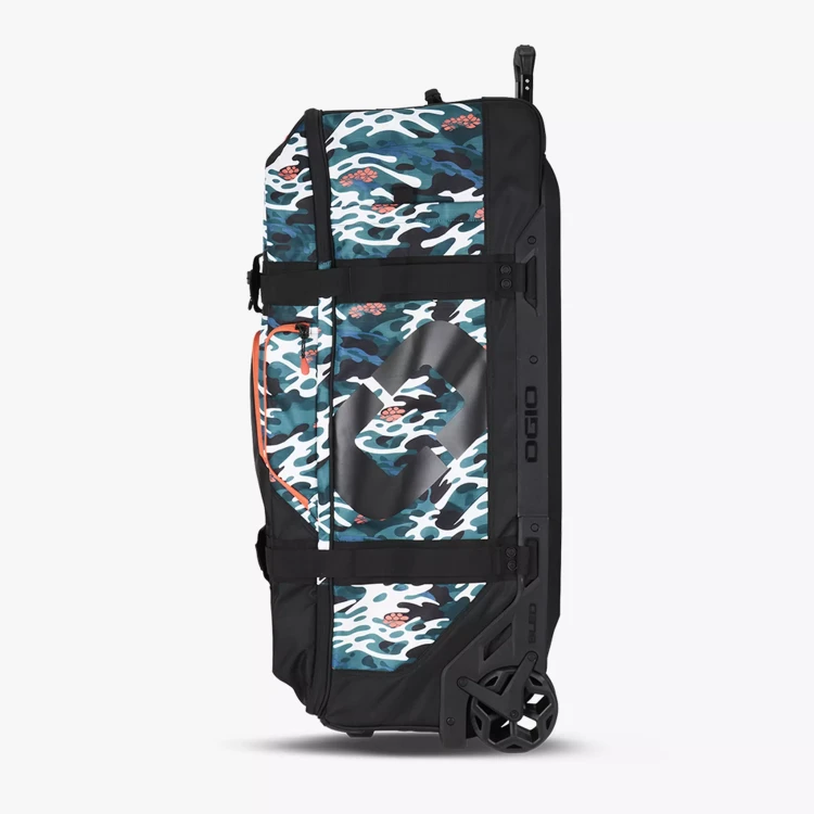 torba-podrozna-ogio-rig-st-na-kolkach-Wave Camo-bok-lewy.webp