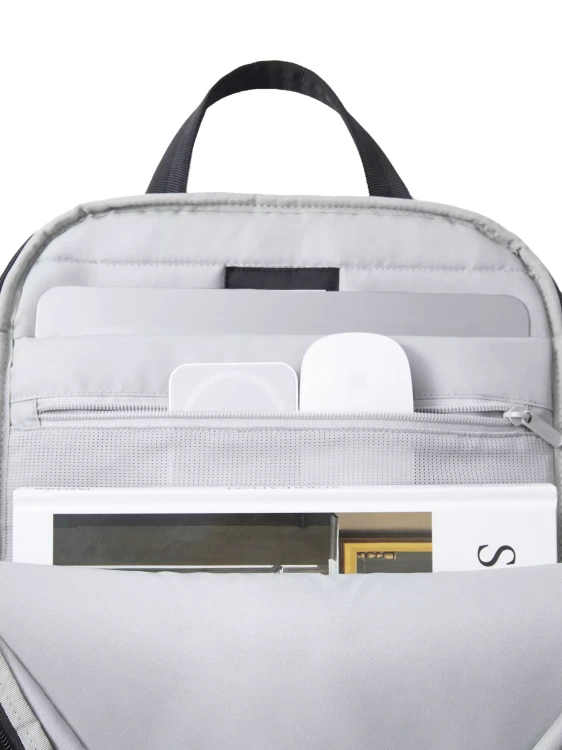 wnetrze-plecaka-soft-tote-organizer.webp