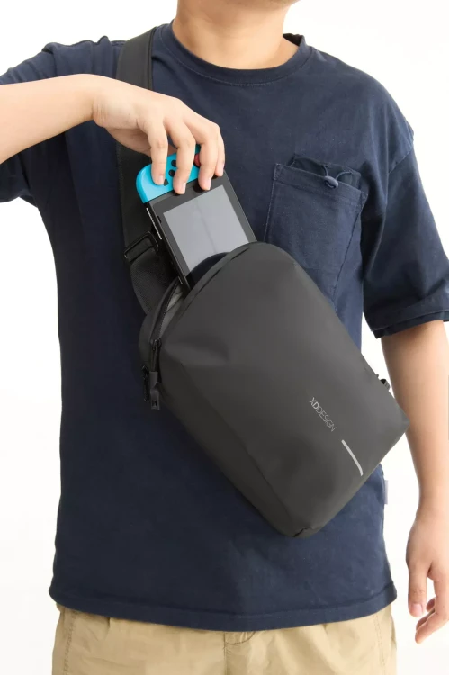 wodoodporna-torba-crossbody-xd-design-urban-sling-mini-tablet.webp