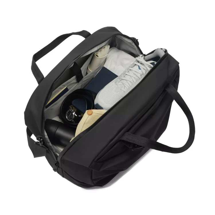 wnetrze-pojemna-torba-treningowa-33l-miejsce-na-laptopa-16.webp