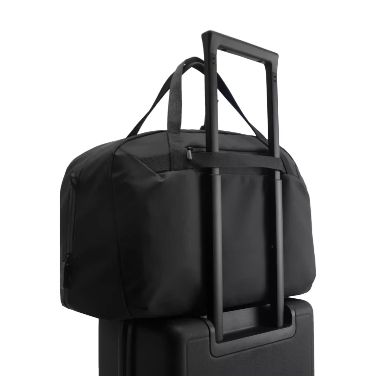 mocowanie-bagaz-pojemna-torba-treningowa-33l.webp