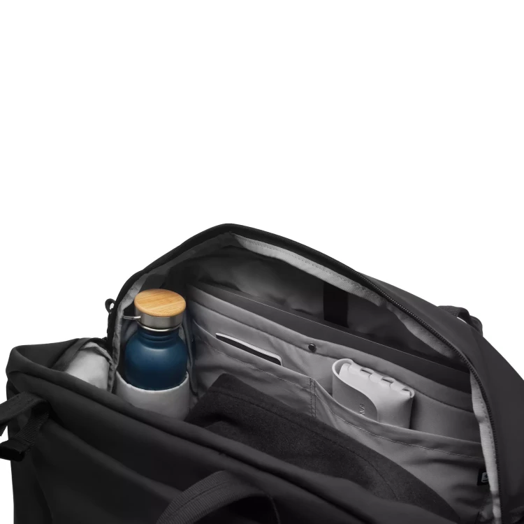 wnetrze-pojemna-torba-treningowa-33l-organizer.webp
