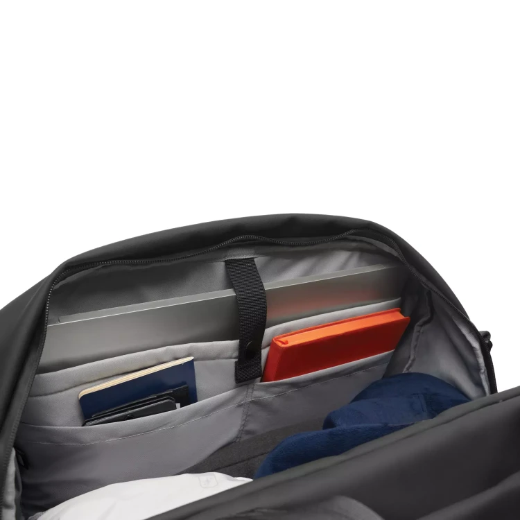 pojemna-torba-treningowa-33l-miejsce-na-laptopa-16.webp