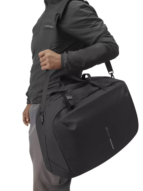 pojemna-torba-treningowa-33l-wielkosc-na-ramieniu.webp