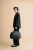 pojemna-torba-treningowa-33l-model-lifestyle.webp