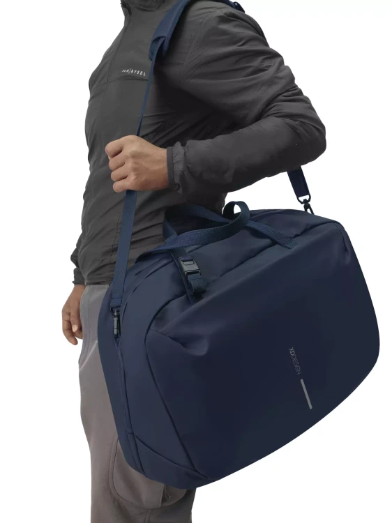 pojemna-torba-treningowa-33l-wielkosc-na-ramieniu-granat.webp