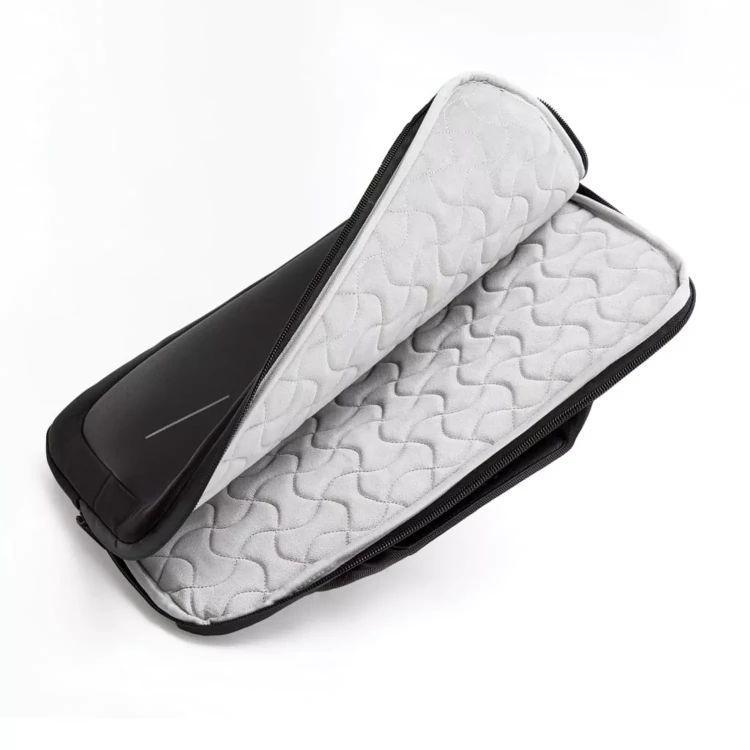 miekkie-polarowe-wnetrze-torby-na-laptopa-ochrona-fleece.webp