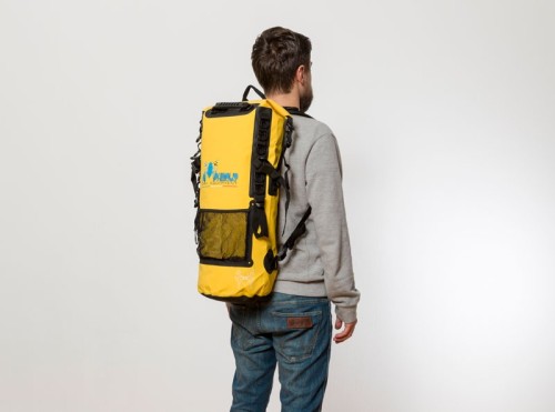 pływający-plecak-wyprawowy-amphibious-quota-30l-na-plecah.webp