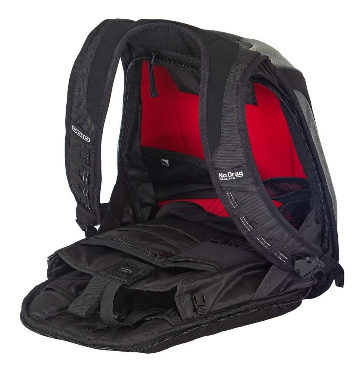 wnetrze-plecaka-motocyklowego-ogio-mach-s-laptop-14.webp