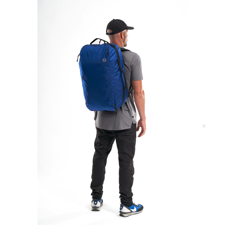 plecak-ogio-fuse-duffle-50-na-plecach-model.png