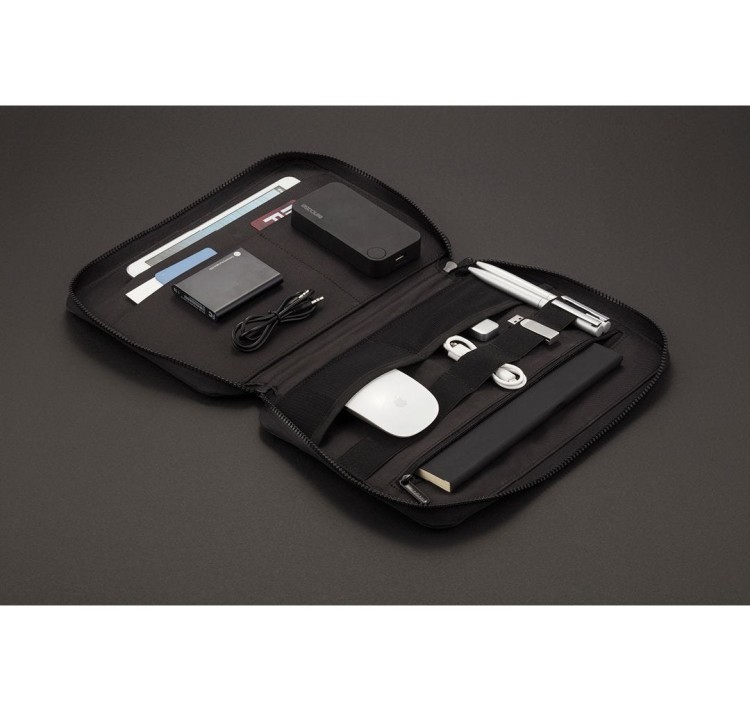 wnetrze-organizera-tech-pouch-przegrody-na-kable-powerbank.webp
