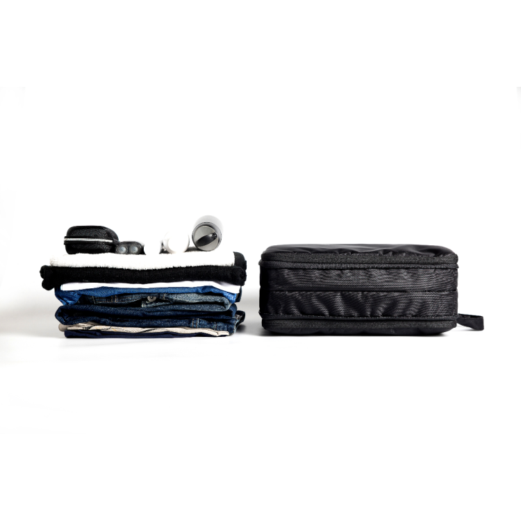 organizer-podrozny-czarny-xd-design-oszczednosc-miejsca.webp