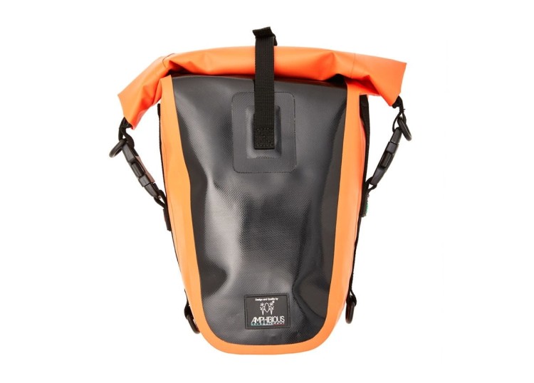 torba-motocyklowa-amphibious-multybag-5l-uniwersalny-plecy.webp