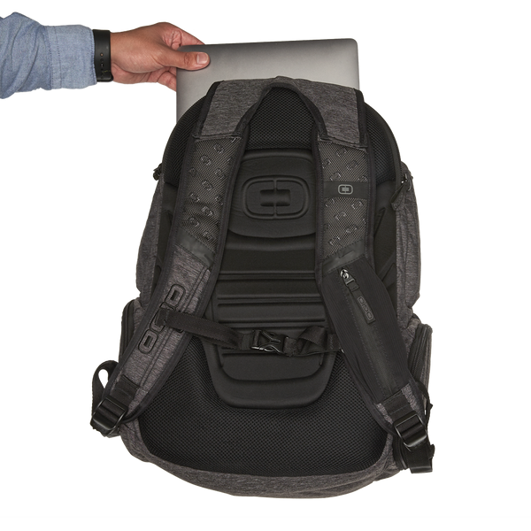 plecak-miejski-ogio-renegade-rss-plecy-system-nosny.webp