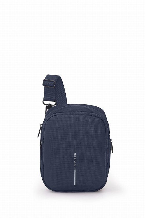 saszetka-crossbody-xd-design-boxy-sling-navy-model.webp