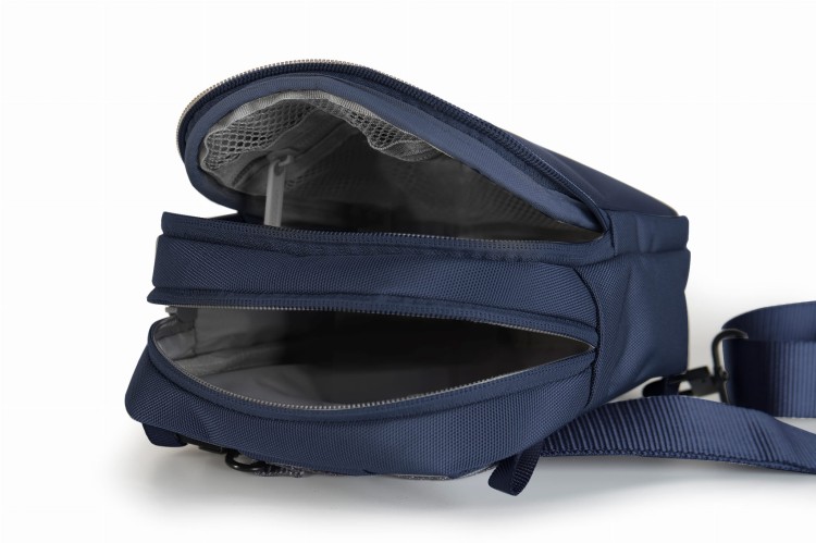 saszetka-crossbody-xd-design-boxy-sling-navy-wnetrze.webp