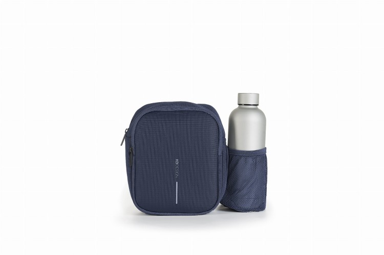 saszetka-z-recyklingu-rpet-aware-boxy-sling-granatowa-butelk.webp