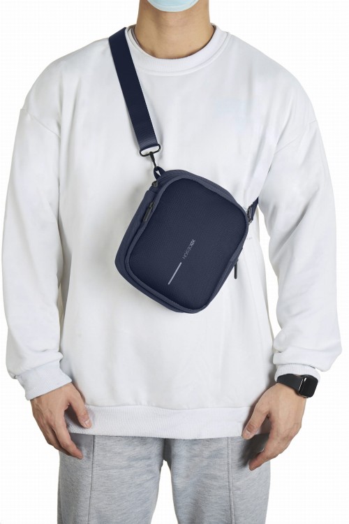 saszetka-crossbody-xd-design-boxy-sling-navy.webp
